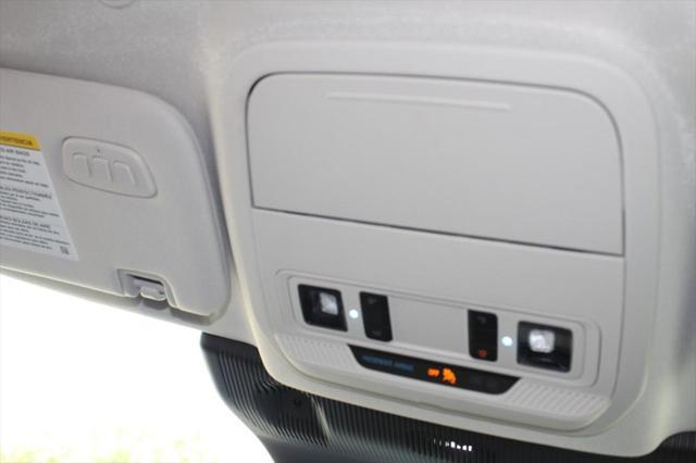 Photo of 2025 Star White Metallic Tri-Coat Ford Explorer