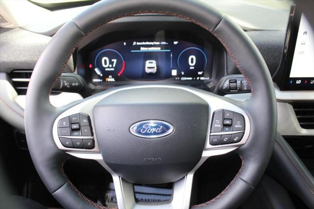 Photo of 2025 Star White Metallic Tri-Coat Ford Explorer
