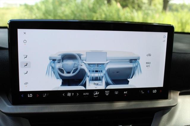 Photo of 2025 Star White Metallic Tri-Coat Ford Explorer