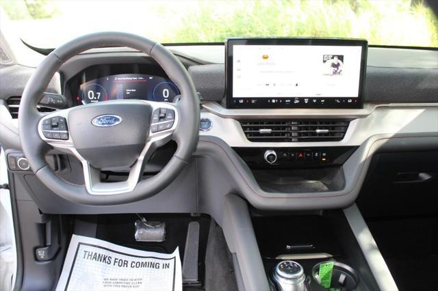 Photo of 2025 Star White Metallic Tri-Coat Ford Explorer