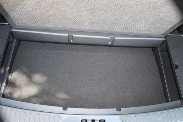 Photo of 2025 Star White Metallic Tri-Coat Ford Explorer