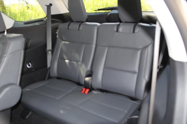 Photo of 2025 Star White Metallic Tri-Coat Ford Explorer