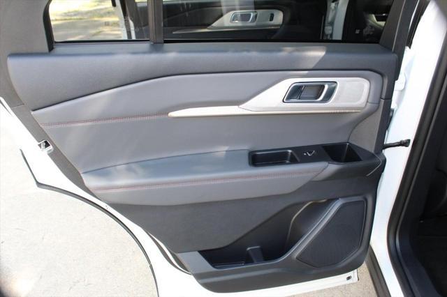 Photo of 2025 Star White Metallic Tri-Coat Ford Explorer