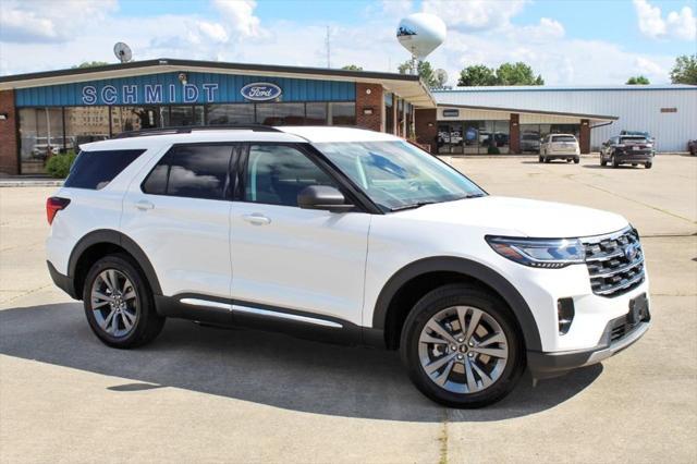 Photo of 2025 Star White Metallic Tri-Coat Ford Explorer