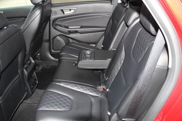 Photo of 2024 Rapid Red Metallic Tinted Clearcoat Ford Edge