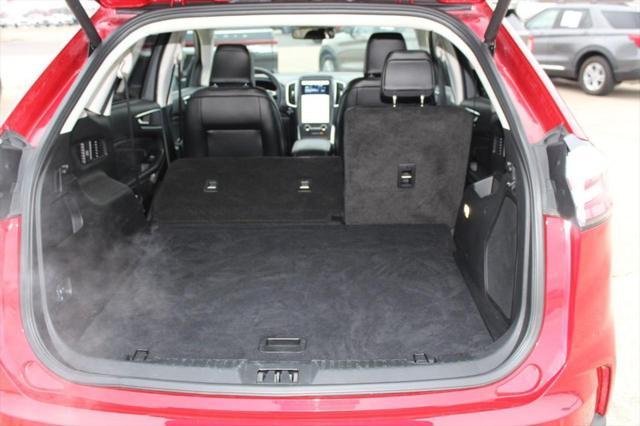Photo of 2024 Rapid Red Metallic Tinted Clearcoat Ford Edge