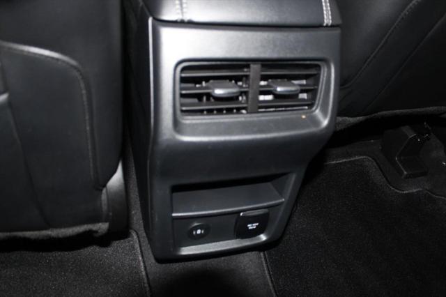 Photo of 2024 Rapid Red Metallic Tinted Clearcoat Ford Edge