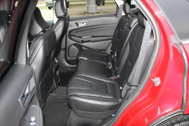 Photo of 2024 Rapid Red Metallic Tinted Clearcoat Ford Edge