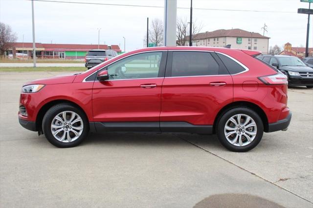Photo of 2024 Rapid Red Metallic Tinted Clearcoat Ford Edge