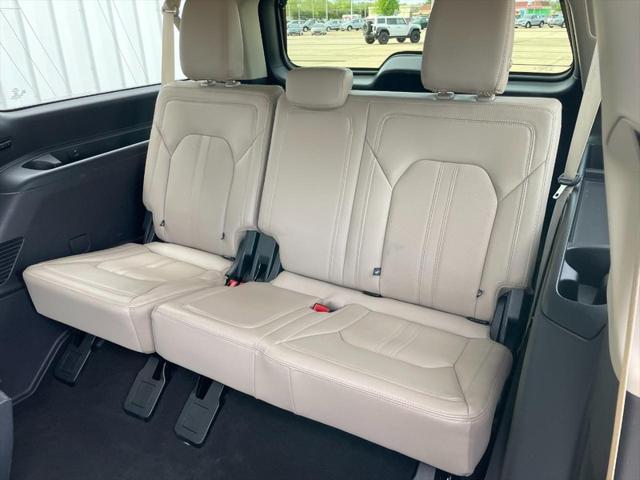 Photo of 2024 Agate Black Metallic Ford Expedition Max