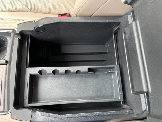Photo of 2024 Agate Black Metallic Ford Expedition Max