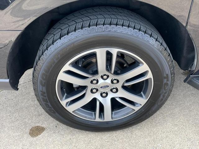Photo of 2024 Agate Black Metallic Ford Expedition Max