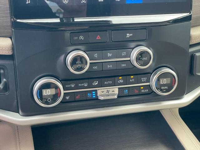 Photo of 2024 Agate Black Metallic Ford Expedition Max