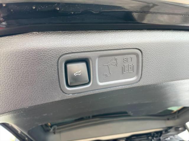 Photo of 2024 Agate Black Metallic Ford Expedition Max