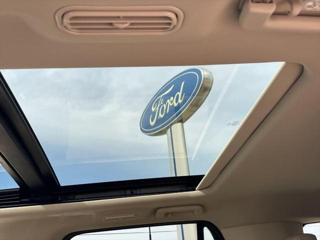 Photo of 2024 Agate Black Metallic Ford Expedition Max