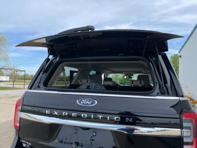Photo of 2024 Agate Black Metallic Ford Expedition Max
