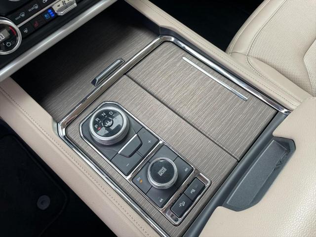 Photo of 2024 Agate Black Metallic Ford Expedition Max