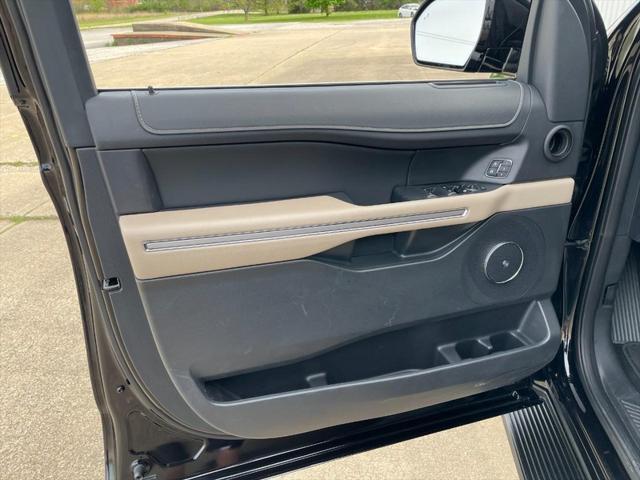 Photo of 2024 Agate Black Metallic Ford Expedition Max