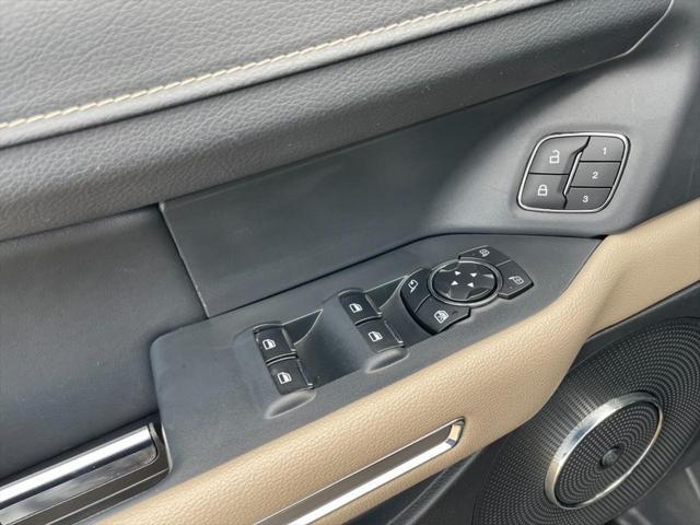 Photo of 2024 Agate Black Metallic Ford Expedition Max