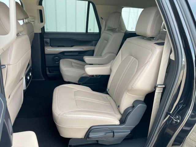 Photo of 2024 Agate Black Metallic Ford Expedition Max