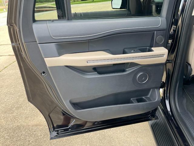 Photo of 2024 Agate Black Metallic Ford Expedition Max