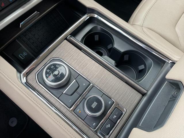 Photo of 2024 Agate Black Metallic Ford Expedition Max