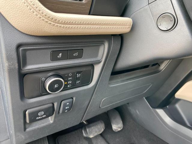 Photo of 2024 Agate Black Metallic Ford Expedition Max