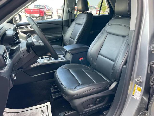 Photo of 2024 Iconic Silver Metallic Ford Explorer