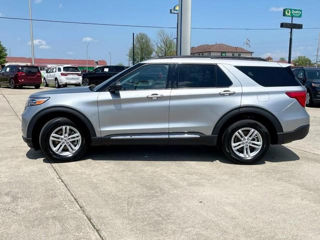 Photo of 2024 Iconic Silver Metallic Ford Explorer