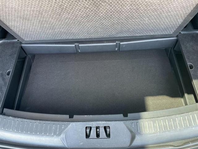 Photo of 2024 Iconic Silver Metallic Ford Explorer