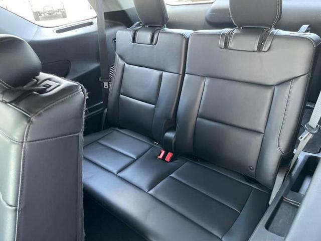 Photo of 2024 Iconic Silver Metallic Ford Explorer