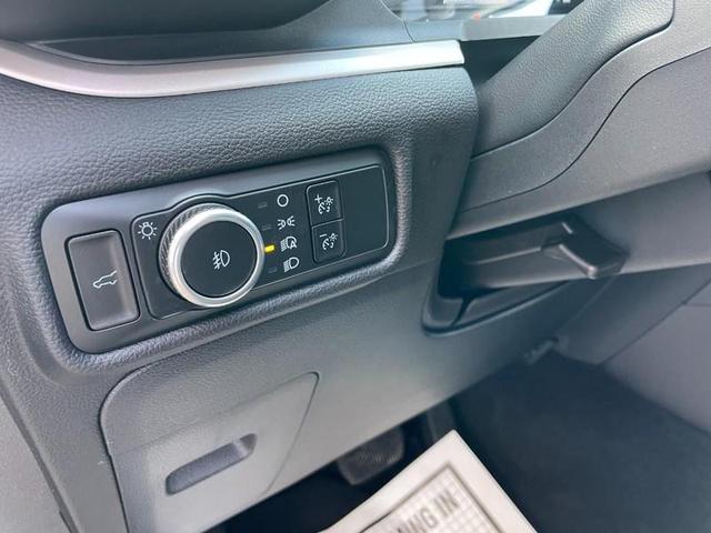 Photo of 2024 Iconic Silver Metallic Ford Explorer