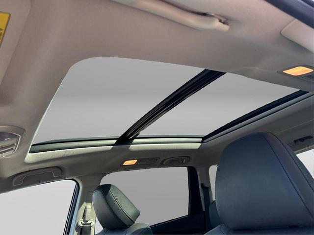 Photo of 2023 Crystal White Pearl Subaru Ascent