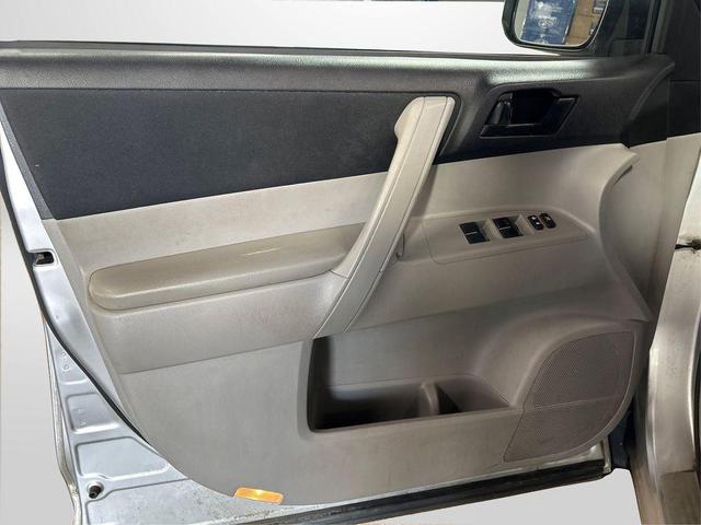 Photo of 2013 Silver Toyota Highlander