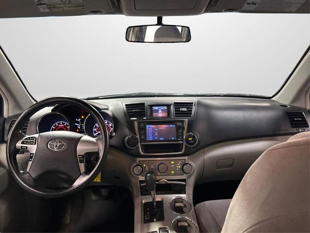 Photo of 2013 Silver Toyota Highlander
