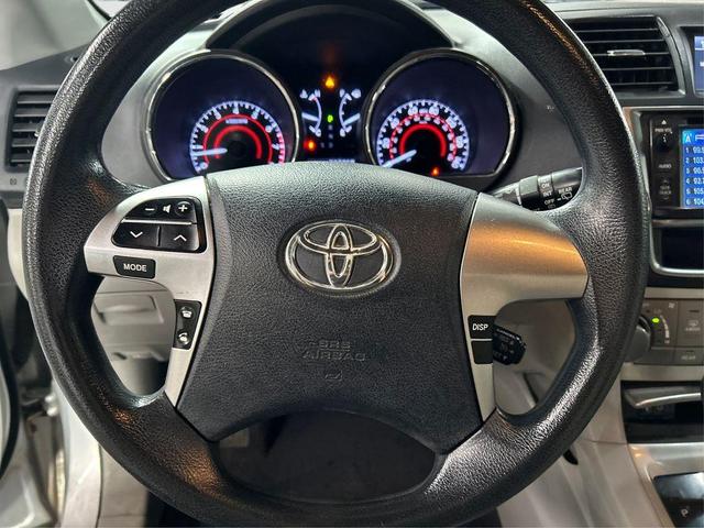 Photo of 2013 Silver Toyota Highlander