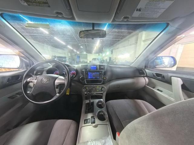 Photo of 2013 Silver Toyota Highlander