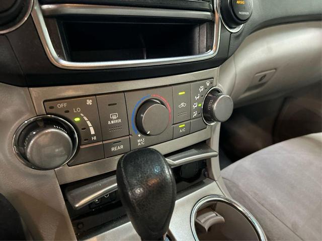 Photo of 2013 Silver Toyota Highlander