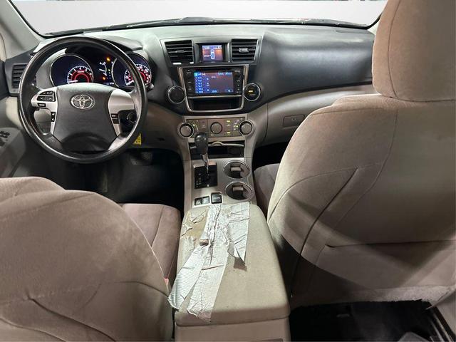 Photo of 2013 Silver Toyota Highlander