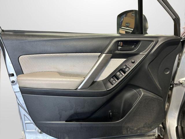 Photo of 2017 Ice Silver Metallic Subaru Forester
