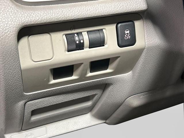 Photo of 2017 Ice Silver Metallic Subaru Forester