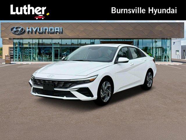 Photo of 2025 White Hyundai ELANTRA