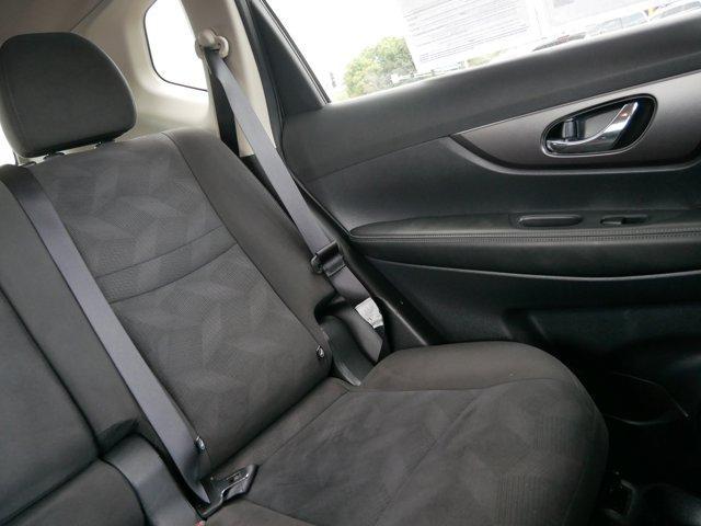 Photo of 2016 Gun Metallic Nissan Rogue