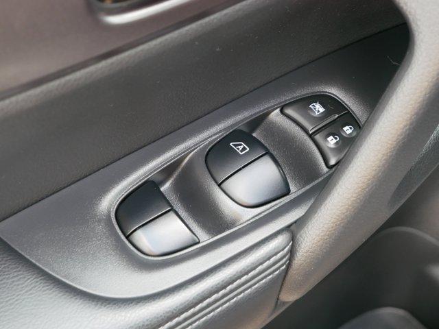 Photo of 2016 Gun Metallic Nissan Rogue