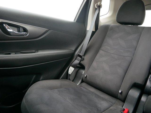 Photo of 2016 Gun Metallic Nissan Rogue