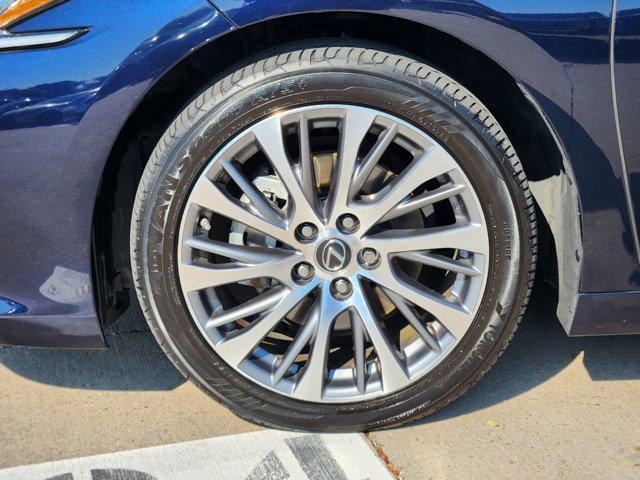 Photo of 2020 Nebula Gray Pearl Lexus ES 350