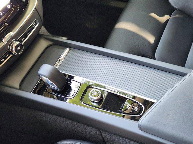 Photo of 2024 Crystal White Metallic Volvo XC60