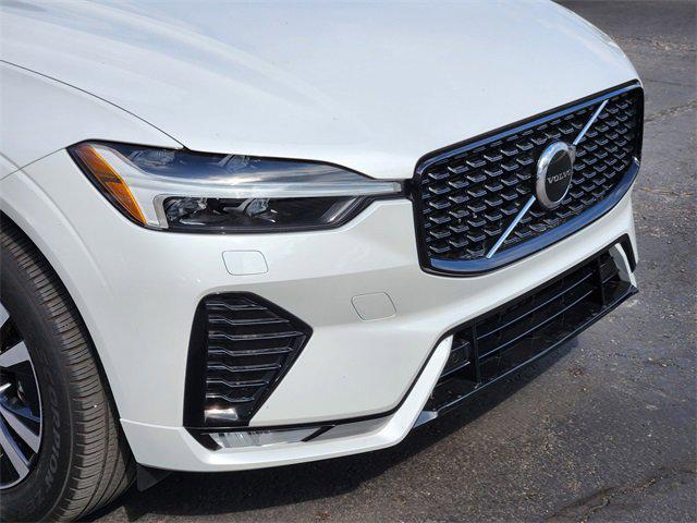 Photo of 2024 Crystal White Metallic Volvo XC60