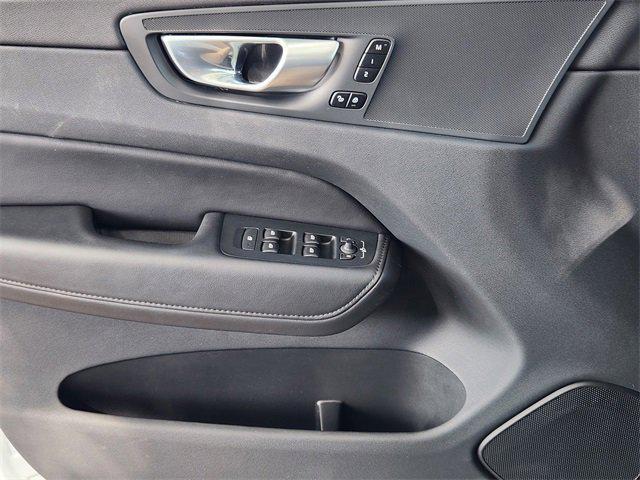 Photo of 2024 Crystal White Metallic Volvo XC60