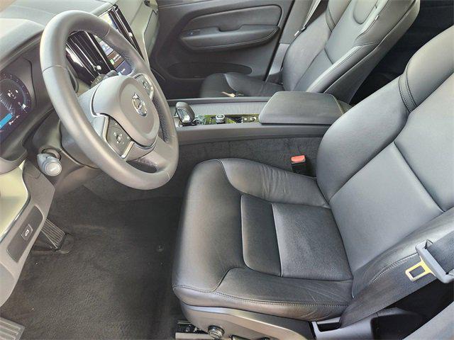 Photo of 2024 Crystal White Metallic Volvo XC60